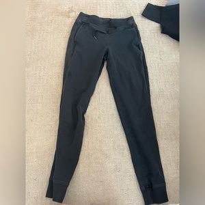 cute lululemon joggers!